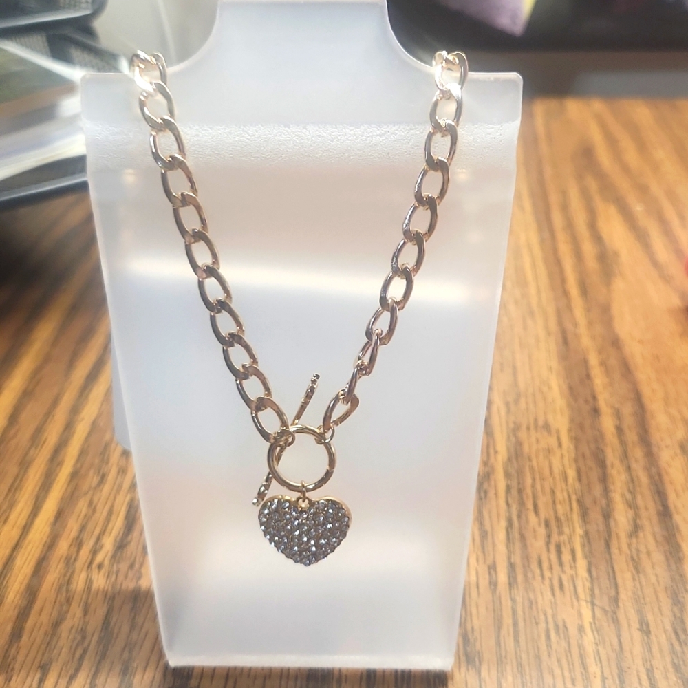📦FREE NEW Gold tone toggle heart necklace